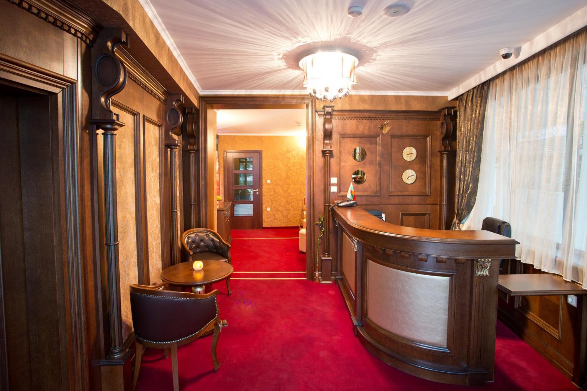 Hotel Diamond Kazanlak Kültér fotó