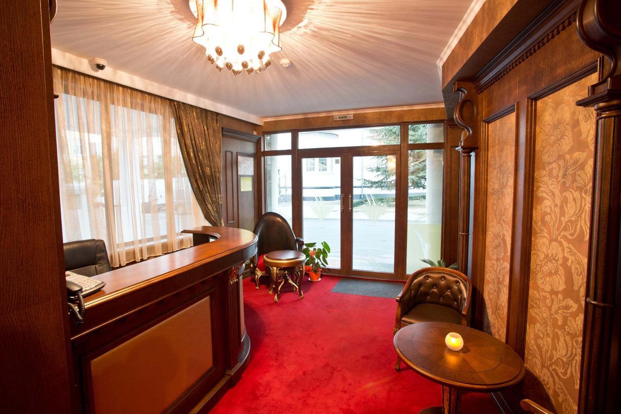 Hotel Diamond Kazanlak Kültér fotó