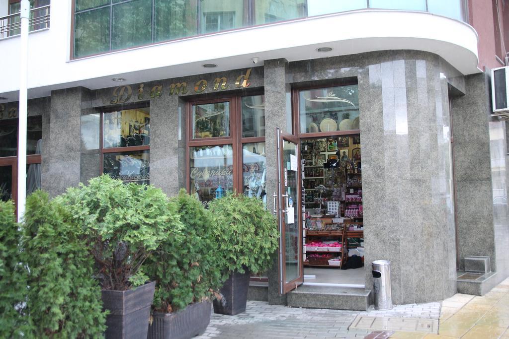 Hotel Diamond Kazanlak Kültér fotó